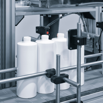 通常のOEMのイメージとして自社工場で製品を製造している写真